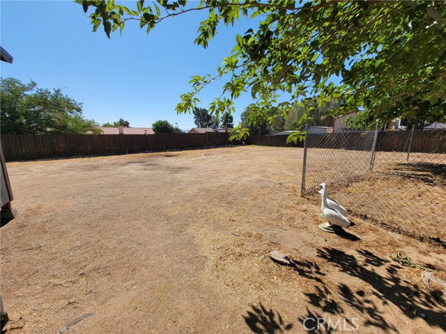 11015 Oakwood Avenue, Hesperia CA: https://media.crmls.org/medias/a654de53-b3b2-4937-9777-7f111b2945f8.jpg