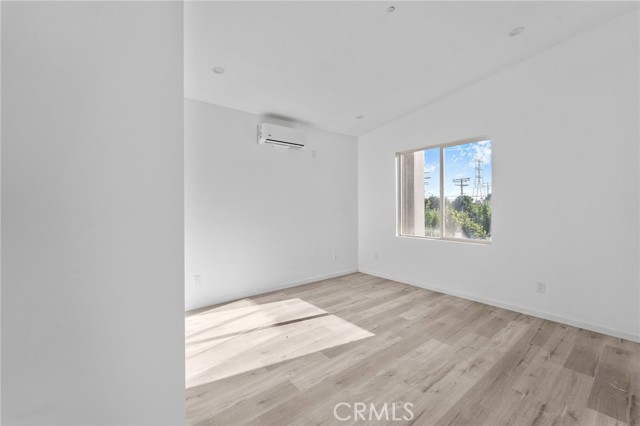 Detail Gallery Image 15 of 19 For 8514 Wilbur Ave, Northridge,  CA 91324 - 3 Beds | 3 Baths