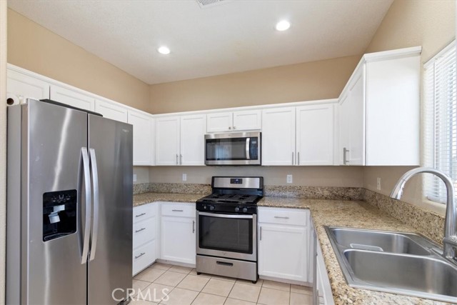 Detail Gallery Image 11 of 27 For 8173 Viburnum, California City,  CA 93505 - 3 Beds | 2 Baths