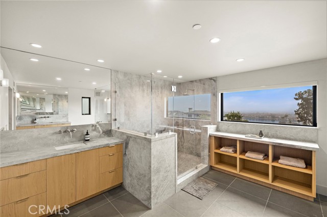 Detail Gallery Image 21 of 40 For 2212 Cliff Dr, Newport Beach,  CA 92663 - 5 Beds | 5/1 Baths