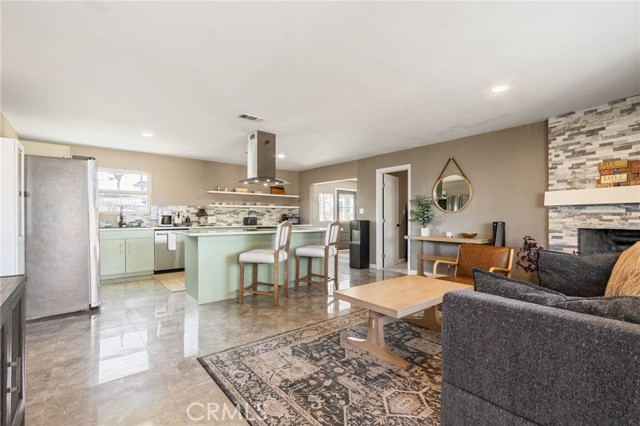 Detail Gallery Image 5 of 30 For 17909 Alder St, Hesperia,  CA 92345 - 3 Beds | 3 Baths