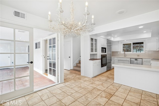 Detail Gallery Image 12 of 36 For 121 Onyx Ave, Newport Beach,  CA 92662 - 3 Beds | 3 Baths