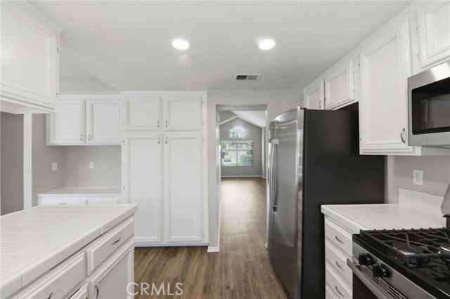 Detail Gallery Image 14 of 42 For 24808 Half Dome Ct, Murrieta,  CA 92562 - 4 Beds | 3 Baths