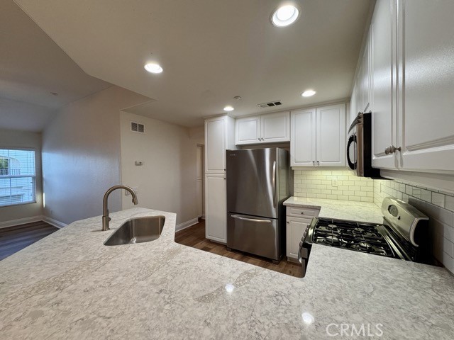 Detail Gallery Image 13 of 41 For 41685 Woodridge Ave #2,  Murrieta,  CA 92562 - 2 Beds | 2 Baths