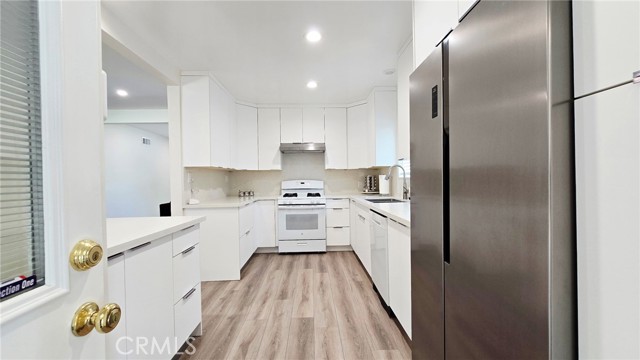Detail Gallery Image 10 of 50 For 11141 Mcvine Ave, Sunland,  CA 91040 - 4 Beds | 3 Baths