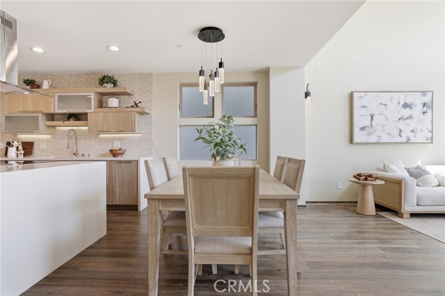 Detail Gallery Image 9 of 67 For 1745 Spreckels Ln, Redondo Beach,  CA 90278 - 3 Beds | 4/1 Baths