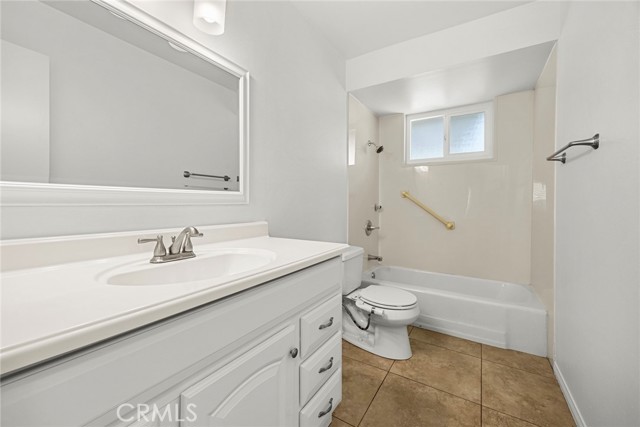 2825 Woodbine Avenue, Fullerton CA: https://media.crmls.org/medias/a659f8f5-437e-4804-9cd1-69e643e3ad8f.jpg