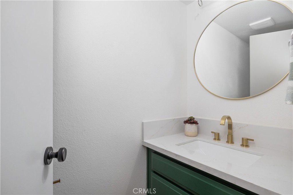 https://media.crmls.org/medias/a65a2dc0-8df7-464f-b2eb-a63fc0708f7a.jpg?preset=X-Large
