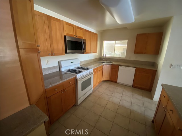 9551 Jordan, Canoga Park CA: https://media.crmls.org/medias/a65a3f6e-92d5-4847-8591-9f933adee9a3.jpg
