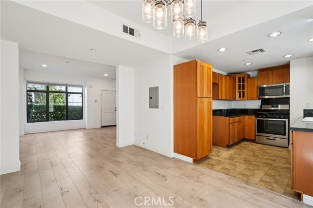 Detail Gallery Image 12 of 51 For 879 Michigan Bld #K,  Pasadena,  CA 91107 - 3 Beds | 2/1 Baths