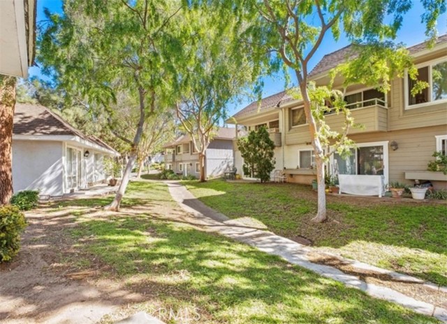 22152 Caminito Amor, Laguna Hills CA: https://media.crmls.org/medias/a65aa547-30cc-4925-91fd-806757540ae6.jpg