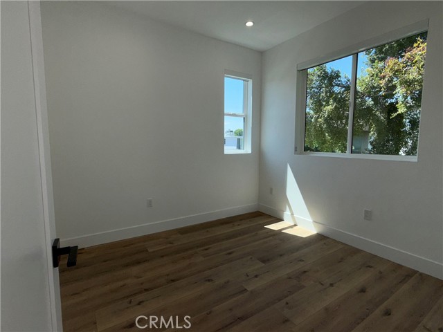 5044 Laurel Canyon Boulevard, Valley Village CA: https://media.crmls.org/medias/a65b6ccd-63fd-468f-a975-1f80726949a5.jpg