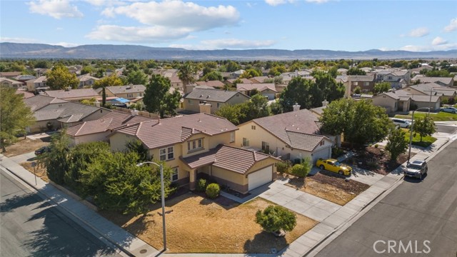 Detail Gallery Image 2 of 44 For 1542 Sutherland St, Lancaster,  CA 93534 - 5 Beds | 3 Baths