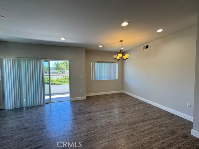 Detail Gallery Image 10 of 27 For 5432 Hermitage Ave #202,  Valley Village,  CA 91607 - 3 Beds | 2 Baths