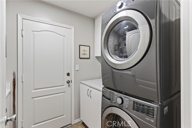 24255 Hillhurst photo 39