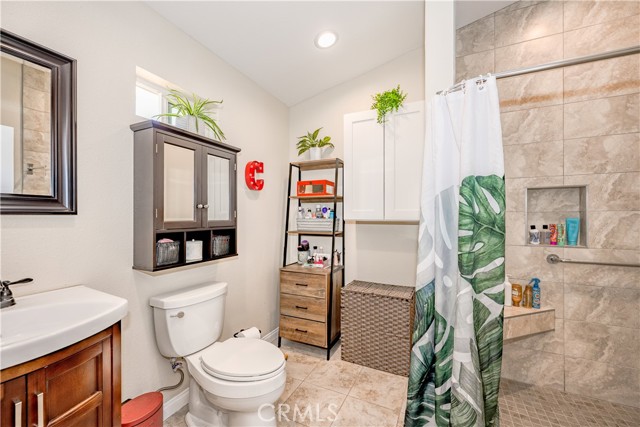 Detail Gallery Image 37 of 47 For 20419 Kesley St, Canyon Country,  CA 91351 - 6 Beds | 3 Baths