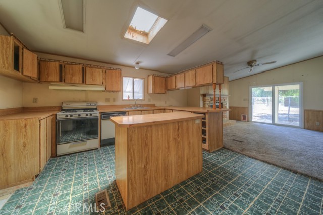 25680 Troy Lane, Menifee CA: https://media.crmls.org/medias/a65e2b5b-cc5f-43db-9044-0784a7d54d42.jpg