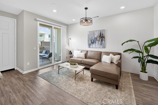 Detail Gallery Image 3 of 32 For 22922 Harvest Mill, Saugus,  CA 91350 - 2 Beds | 3 Baths