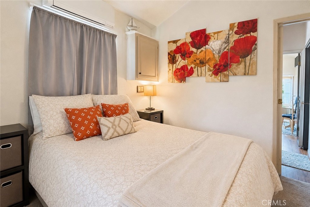 https://media.crmls.org/medias/a65feed6-dffd-4af6-b93d-935050ca750a.jpg?preset=X-Large