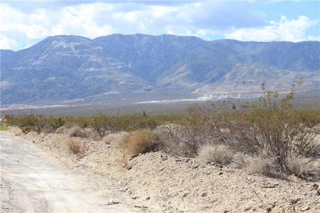 769 Meridian Road, Lucerne Valley CA: https://media.crmls.org/medias/a660438f-565e-44c8-be35-e4d8712fc8aa.jpg