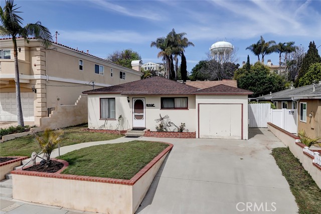 Build your dream home in sought after Manhattan Beach neighborhood on a large buildable lot.