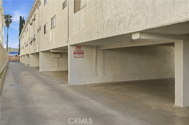 Detail Gallery Image 2 of 7 For 6902 Vesper, Van Nuys,  CA 91405 - – Beds | – Baths