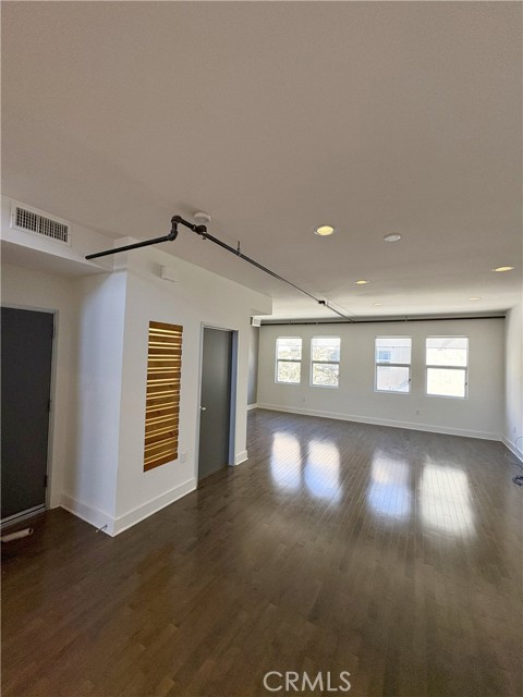 920 E Santa Ana Boulevard, Santa Ana CA: https://media.crmls.org/medias/a6617a67-5a54-454b-9318-c244ef373d58.jpg