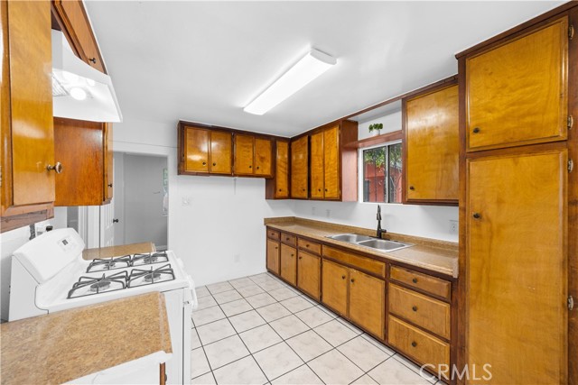157 E 70th Street, Los Angeles CA: https://media.crmls.org/medias/a6638178-c1ee-4162-9776-3dd5226bebd6.jpg