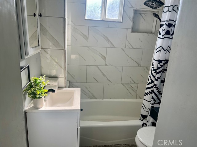 Detail Gallery Image 9 of 16 For 6808 Benson, Huntington Park,  CA 90255 - 2 Beds | 1 Baths