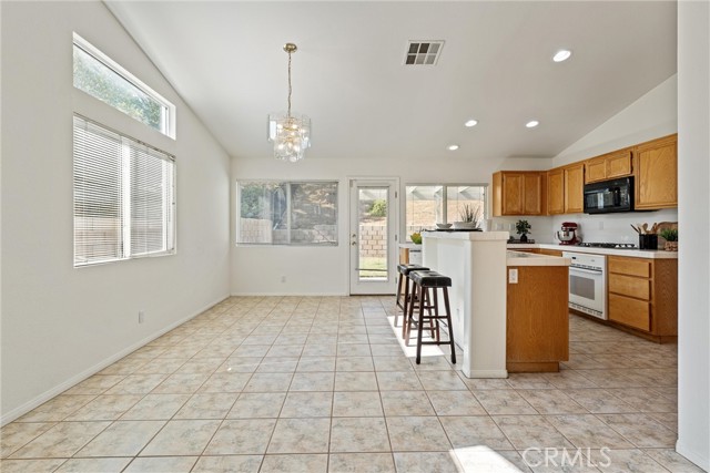 4158 De Anza Drive, Palmdale CA: https://media.crmls.org/medias/a6640632-97a7-4f36-994f-5d22ebef3b1e.jpg