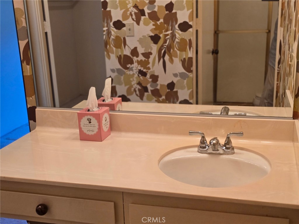 https://media.crmls.org/medias/a665a085-d21a-47c4-b1e6-535787168856.jpg?preset=X-Large