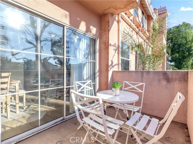 Detail Gallery Image 21 of 45 For 7320 Balboa Bld, Lake Balboa,  CA 91406 - 2 Beds | 2 Baths