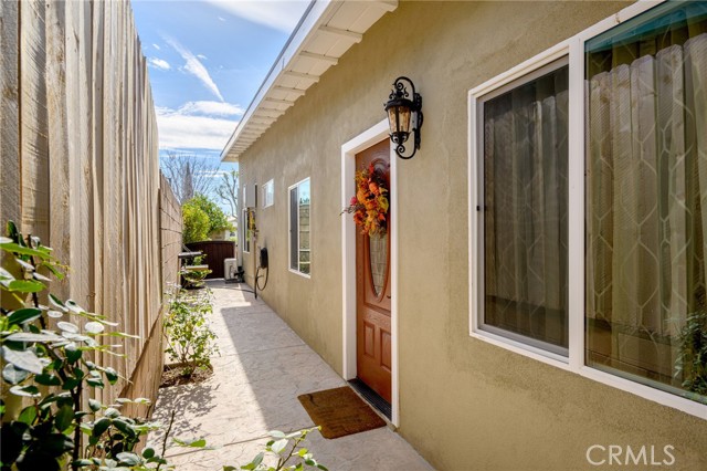 13988 Raven Street, Sylmar CA: https://media.crmls.org/medias/a6664c8a-babb-4cc9-8014-06058a286e8d.jpg