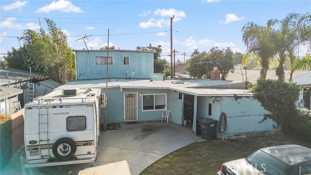 Detail Gallery Image 1 of 30 For 11878 205th St, Lakewood,  CA 90715 - 5 Beds | 2/1 Baths