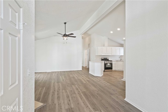 Detail Gallery Image 4 of 35 For 20240 Shadow Island Dr, Canyon Country,  CA 91351 - 3 Beds | 2 Baths