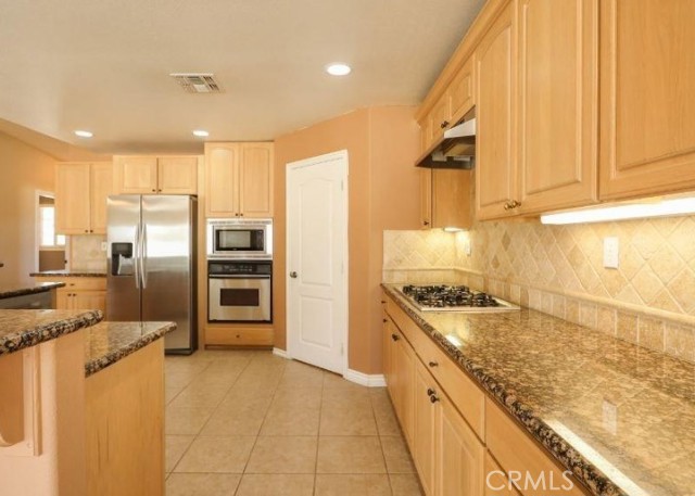 Detail Gallery Image 7 of 23 For 19904 Talihina Rd, Apple Valley,  CA 92307 - 3 Beds | 2/1 Baths