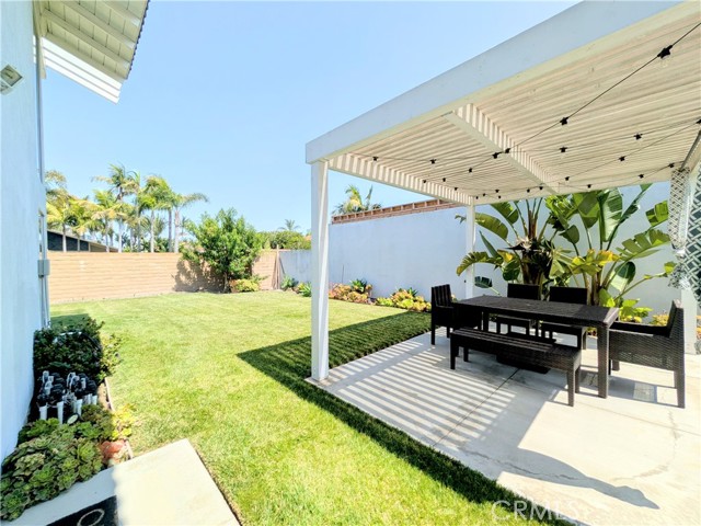 Detail Gallery Image 15 of 17 For 20291 Bancroft Cir, Huntington Beach,  CA 92646 - 4 Beds | 2/1 Baths