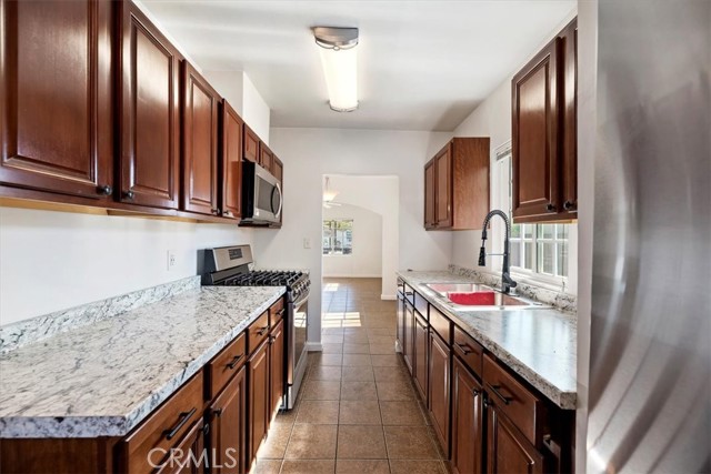 Detail Gallery Image 18 of 37 For 10779 Barlow, Lynwood,  CA 90262 - 2 Beds | 1 Baths