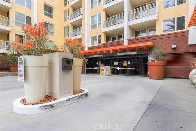 Detail Gallery Image 3 of 39 For 21301 Erwin St #416,  Woodland Hills,  CA 91367 - 2 Beds | 2 Baths