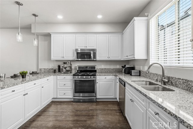 Detail Gallery Image 18 of 47 For 7214 N Chestnut, Van Nuys,  CA 91405 - 2 Beds | 3 Baths