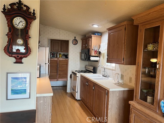 Detail Gallery Image 13 of 23 For 21001 Plummer St #34,  Chatsworth,  CA 91311 - 2 Beds | 2 Baths