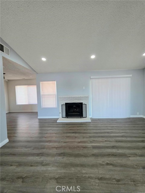 Detail Gallery Image 4 of 24 For 13568 Live Oak St, Hesperia,  CA 92345 - 3 Beds | 2 Baths