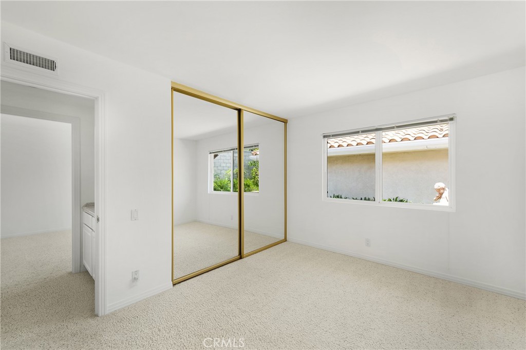 MLS #OC25272387 image #13