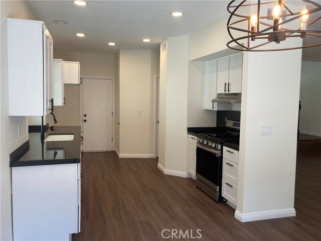 28769 Magnolia Way, Saugus CA: https://media.crmls.org/medias/a6694e51-7e74-4e45-8e3f-5ba549976fa1.jpg