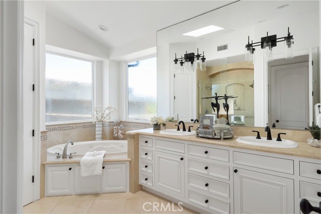 561 33rd Street, Manhattan Beach, California 90266, 5 Bedrooms Bedrooms, ,5 BathroomsBathrooms,Residential,Sold,33rd,SB21226238