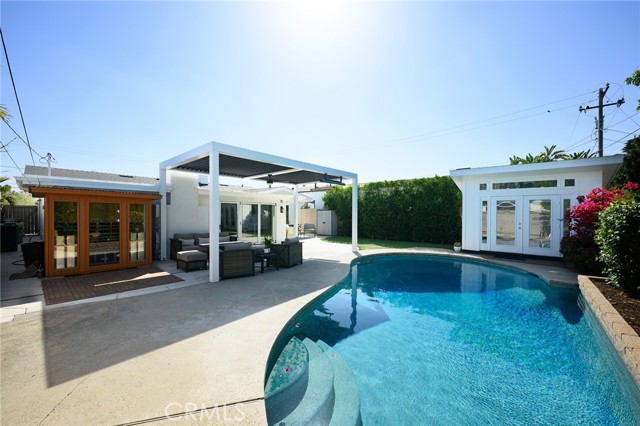 270 Cecil Place, Costa Mesa CA: https://media.crmls.org/medias/a66996fb-ba97-4eaa-b696-90cc377ff78a.jpg