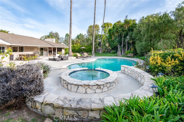 Gorgeous pool & Jacuzzi in the flat all usable back yard