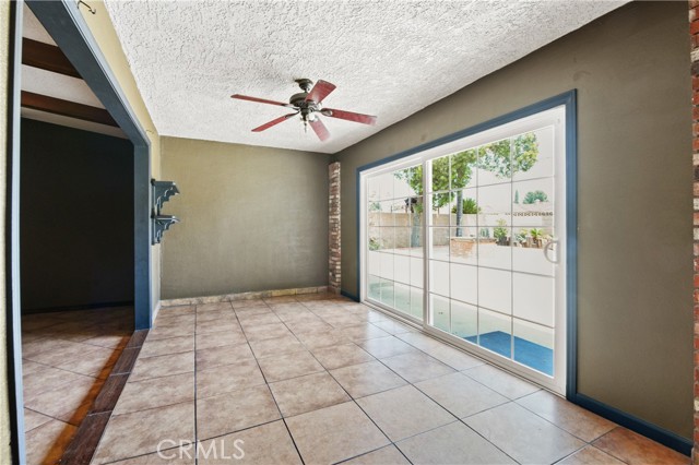 Detail Gallery Image 11 of 24 For 9783 Encina, Bloomington,  CA 92316 - 3 Beds | 2 Baths