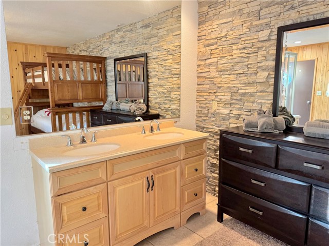 Detail Gallery Image 18 of 28 For 39050 Willow Landing, Big Bear Lake,  CA 92315 - 2 Beds | 2/1 Baths
