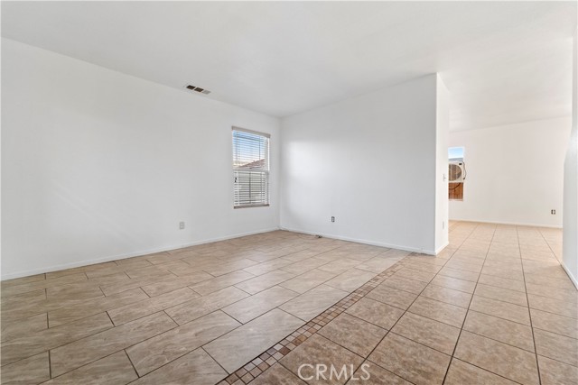 Detail Gallery Image 2 of 26 For 14483 Wapiti Way, Victorville,  CA 92394 - 4 Beds | 2/1 Baths